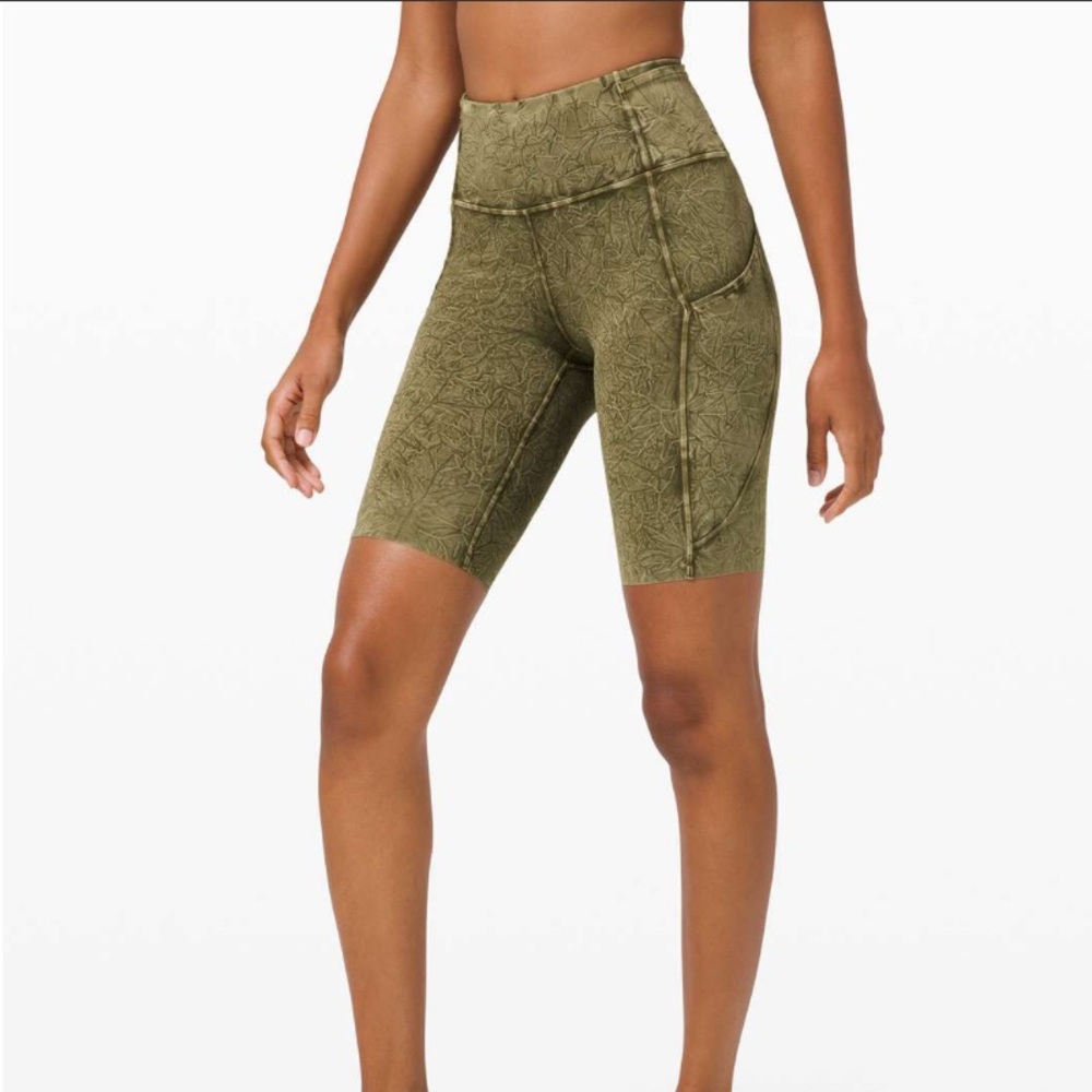 NWT- Lululemon Fast and Free Short 10" *Ice Dye
